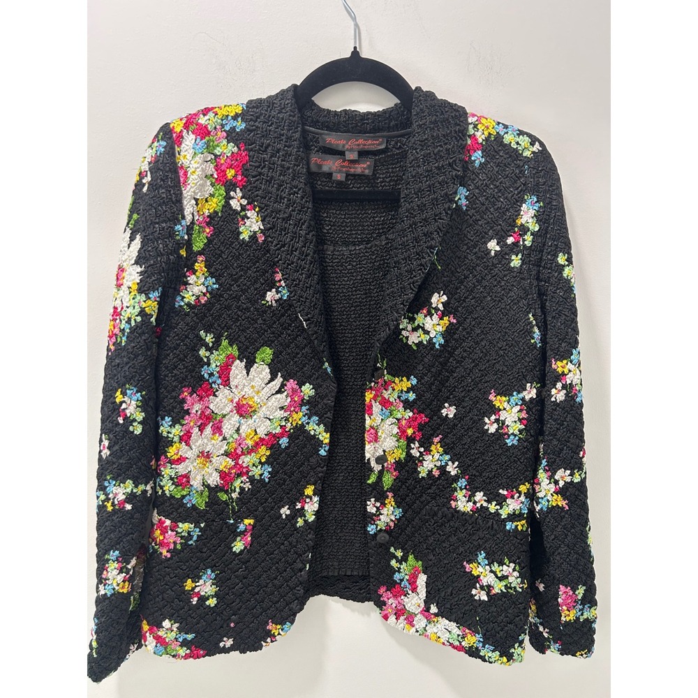 Pleats Collection Pings Imports Popcorn Floral Blazer and Tank Set Black Small